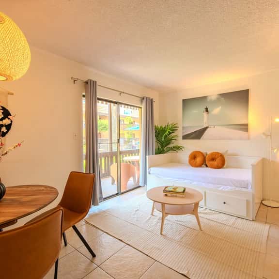 Flamingos Hideaway - Image 1