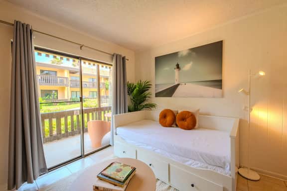 Flamingos Hideaway - Image 2